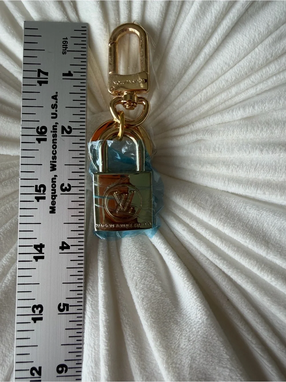 Gold Tone Padlock Bag Charm Keychain Fashion Accessory New